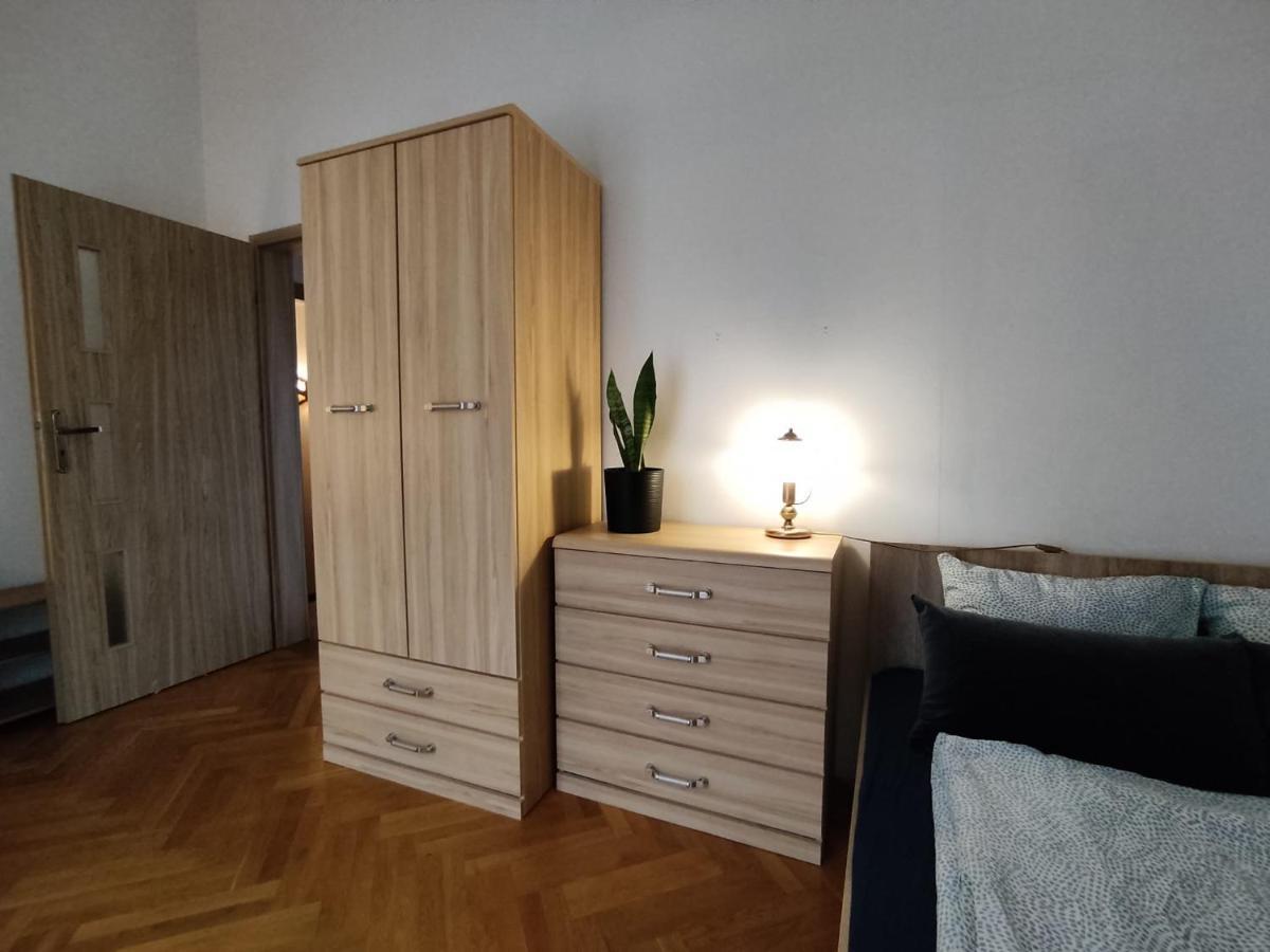 Classic Apartament Metro Kabaty Varşovia Exterior foto