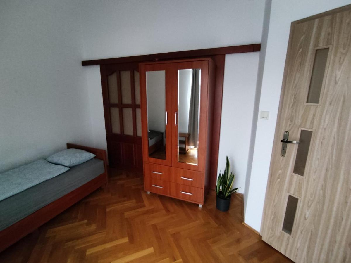 Classic Apartament Metro Kabaty Varşovia Exterior foto