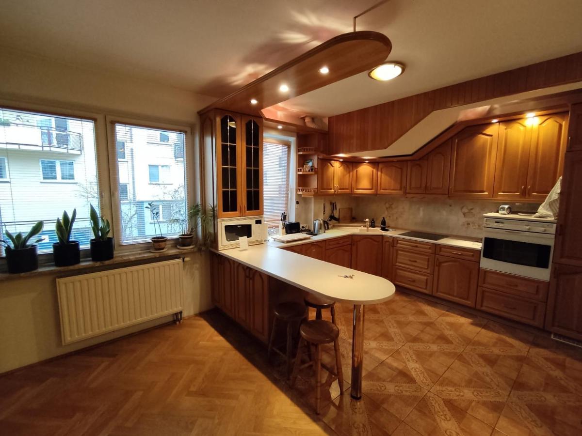 Classic Apartament Metro Kabaty Varşovia Exterior foto